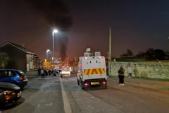 Hiện trường vụ nổ súng ở Londonderry, vùng Bắc Ireland. (Nguồn: Dailymail)