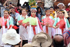 Các thiếu nữ Chăm múa mừng Lễ hội Katê 2019 tại tháp Pô Klong Garai, thành phố Phan Rang-Tháp Chàm. (Ảnh: Công Thử/TTXVN) 