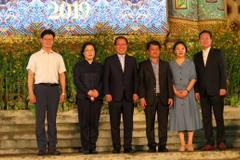 Đại biểu tỉnh Thừa Thiên-Huế và Hàn Quốc chụp hình lưu niệm. (Ảnh: Tường Vi/TTXVN)