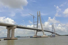 Cầu Vàm Cống nhìn từ phía huyện Lấp Vò (Đồng Tháp). (Ảnh: Huy Hùng/TTXVN)