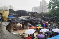 Hiện trường vụ sập tường ở Mumbai, Ấn Độ ngày 2/7/2019. (Nguồn: Reuters/TTXVN)