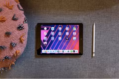 Mẫu iPad cơ bản tiếp theo có thể được nâng lên kích thước màn hình 10inch. (Nguồn: The Verge).