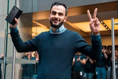 Không khí người tiêu dùng săn đón iPhone 11 trên khắp thế giới