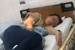 Truy tìm nhóm người bịt mặt chém chủ quán càphê phải nhập viện