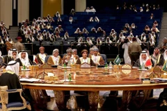 Một hội nghị có sự tham dự của đại diện Qatar, Saudi Arabia và Bahrain. (Nguồn: therahnuma.com)