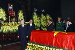 Đoàn Ban Chấp hành Trung ương Đảng do Tổng Bí thư, Chủ tịch nước Nguyễn Phú Trọng làm Trưởng đoàn viếng Trung tướng Đồng Sỹ Nguyên. (Ảnh: Doãn Tấn/TTXVN)