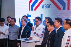 Chủ tịch Đảng Quyền lực nhà nước nhân dân Palang Pracharath, ông Uttama Savanayana (thứ 5, phải), trong cuộc họp báo sau bầu cử ở Bangkok, Thái Lan, ngày 24/3/2019. (Nguồn: THX/TTXVN)