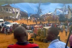 Hiện trường vụ sập mái nhà thờ. (Nguồn: thesun.co.uk)