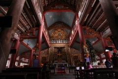 Bên trong Thánh đường nhà thờ Phát Diệm. (Ảnh: Tuấn Anh/TTXVN)