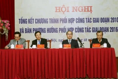 Đoàn Chủ tịch chủ trì hội nghị. (Ảnh: Nguyễn Dân/TTXVN)