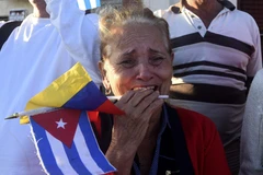 Người dân Cuba tiếc thương cố Lãnh tụ Fidel Castro. (Nguồn: AFP/TTXVN)
