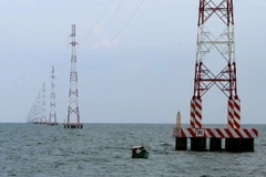 Đường dây 110kV vượt biển quy mô lớn nhất Việt Nam, lần đầu tiên được thực hiện tại Kiên Giang. (Ảnh: Ngọc Hà/TTXVN)