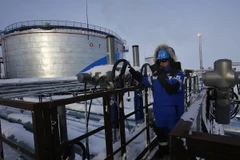Khu vực khai thác ở mỏ dầu Novoprtovskoye thuộc tập đoàn khai thác dầu khí Gazprom của Nga. (Nguồn: AFP/TTXVN)