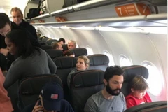 Một hành khách chụp ảnh Ivanka Trump đang trên máy bay. (Nguồn: dailymail.co.uk)