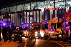 Xe cứu thương được điều động tới hiện trường vụ nổ ở Istanbul. (Nguồn: EPA/TTXVN)