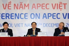 Thứ trưởng Ngoại giao, Chủ tịch SOM APEC Việt Nam 2017 Bùi Thanh Sơn (giữa). (Ảnh: Phạm Kiên/TTXVN)