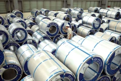 Hoạt động sản xuất công nghiệp của cả nước trong tháng Tám chịu ảnh hưởng nặng nề từ dịch COVID-19. (Ảnh: TTXVN)