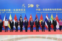 Thủ tướng Phạm Minh Chính và các Trưởng đoàn tham dự khai mạc CAEXPO và CABIS lần thứ 20. (Ảnh: Dương Giang/TTXVN)