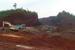 Dự án cải tạo đất nông nghiệp kết hợp tận thu đất san lấp cao tốc Phan Thiết-Dầu Giây ở đồi Bình Minh. (Ảnh: Công Phong/TTXVN)