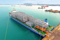 Lô hàng 1.200 tấn Module được Doosan Vina xuất khẩu sang Singapore. (Ảnh: TTXVN phát)