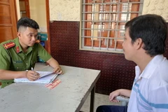 Đối tượng Nguyễn Minh Kháng tại cơ quan công an. (Ảnh: TTXVN phát)