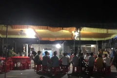 Gia đình Q. lo hậu sự cho nạn nhân. (Nguồn: báo Lao động)