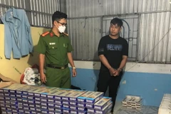 Số tang vật mà lực lượng chức năng thu giữ được. (Ảnh: Chanh Đa/TTXVN)