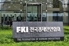 Biển hiệu bên ngoài tòa nhà trụ sở của Liên đoàn Công nghiệp Hàn Quốc. (Nguồn: businesskorea)