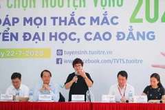 Phó Giáo sư-Tiến sỹ Nguyễn Thu Thủy, Vụ trưởng Vụ Giáo dục Đại học thuộc Bộ Giáo dục và Đào tạo phát biểu tại Ngày hội tư vấn lựa chọn nguyện vọng xét tuyển Đại học, Cao đẳng năm 2023. (Ảnh: Thanh Tùng/TTXVN)