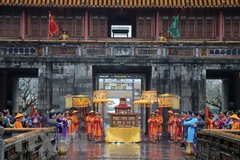 Tái hiện Lễ Ban Sóc triều Nguyễn trước Ngọ Môn Huế. (Ảnh: Đỗ Trưởng/TTXVN)