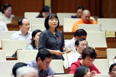 Đại biểu Quốc hội tỉnh Hải Dương Nguyễn Thị Việt Nga phát biểu. (Ảnh: Phạm Kiên/TTXVN)