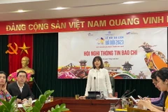 Lãnh đạo Trung tâm Xúc tiến Đầu tư, Thương mại, Du lịch Hà Nội thông tin về Lễ hội. (Ảnh: TTXVN phát)