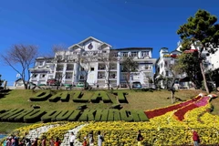 Khách du lịch tham quan thành phố Đà Lạt, tỉnh Lâm Đồng. (Ảnh: Nhật Anh/TTXVN)