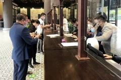 Thu phí tham quan vịnh Hạ Long chuyển đổi theo hóa đơn điện tử từ 1/4/2022. (Ảnh: TTXVN)