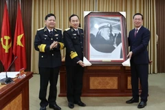 Ông Võ Văn Thưởng thăm Quân chủng Hải quân. (Ảnh: TTXVN phát)