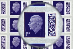 Tem mang hình Vua Charles III do Bưu điện Hoàng gia Anh công bố ngày 7/2. (Nguồn: AFP)