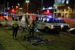 Cảnh sát Israel điều tra tại hiện trường vụ tấn công ở Jerusalem, ngày 27/1. (Ảnh: THX/TTXVN)