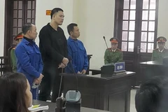 Các bị cáo Trần Xuân Tâm, Văn Ngọc Đức và Đoàn Trân. (Nguồn: báo Công an Nhân dân Đà Nẵng)