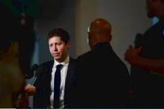 Giám đốc điều hành Sam Altman của OpenAI thảo luận về việc xây dựng một AI thiết bị với Cựu Giám đốc thiết kế của Apple Jony Ive. (Nguồn: The New York Times)