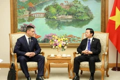 Phó Thủ tướng Trần Hồng Hà tiếp Bộ trưởng Bộ Giáo dục Cộng hòa Belarus Andrei I. Ivanets. (Ảnh: An Đăng/TTXVN)
