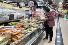 Nhà bán lẻ dành riêng khu giới thiệu thực phẩm đặc sản Tết Quý Mão 2023. (Ảnh: Mỹ Phương/TTXVN)