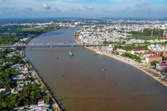 Sông Cần Thơ đoạn giữa quận Ninh Kiều và quận Cái Răng. (Ảnh: Thanh Liêm/TTXVN)