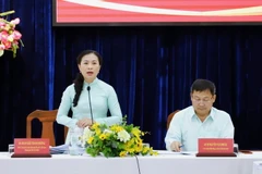 Phó Chủ tịch Ủy ban Mặt trận Tổ quốc Việt Nam Thành phố Hồ Chí Minh Phan Kiều Thanh Hương phát biểu tại hội nghị. (Ảnh: Hồng Giang/TTXVN)