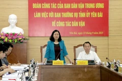 Bí thư Trung ương Đảng, Trưởng Ban Dân vận Trung ương Bùi Thị Minh Hoài phát biểu tại buổi làm việc với Ban Thường vụ Tỉnh ủy Yên Bái. (Ảnh: Việt Dũng/TTXVN)