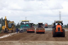 [Photo] Nỗ lực thông xe tuyến Cao tốc Mỹ Thuận-Cần Thơ vào cuối năm