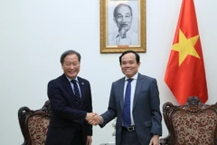 Phó Thủ tướng Trần Lưu Quang tiếp ông Yamada Junichi, Phó Chủ tịch điều hành cấp cao Cơ quan Hợp tác Quốc tế Nhật Bản. (Ảnh: Lâm Khánh/TTXVN)