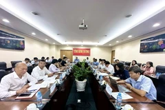 Đoàn công tác Văn phòng Chính phủ làm việc với UBND tỉnh cùng Sở Thông tin và Truyền thông về chọn tỉnh Bình Dương làm đơn vị điểm trong xây dựng Khung bộ chỉ số chỉ đạo, điều hành cấp tỉnh, thành phố. (Ảnh: Chí Tưởng/TTXVN)