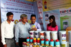 Gian hàng triển lãm thuốc thú y, thuốc thủy sản và chế phẩm dinh dưỡng. (Ảnh: Bích Huệ/TTXVN)