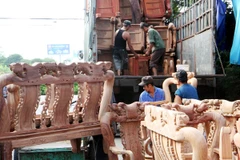 Sản phẩm gỗ xuất khẩu của doanh nghiệp tại huyện Thường Tín, Hà Nội. (Ảnh: Đình Huệ/TTXVN)