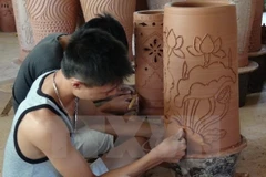 Đất sét làm nguyên liệu trong công nghiệp gốm sứ. (Nguồn: TTXVN)